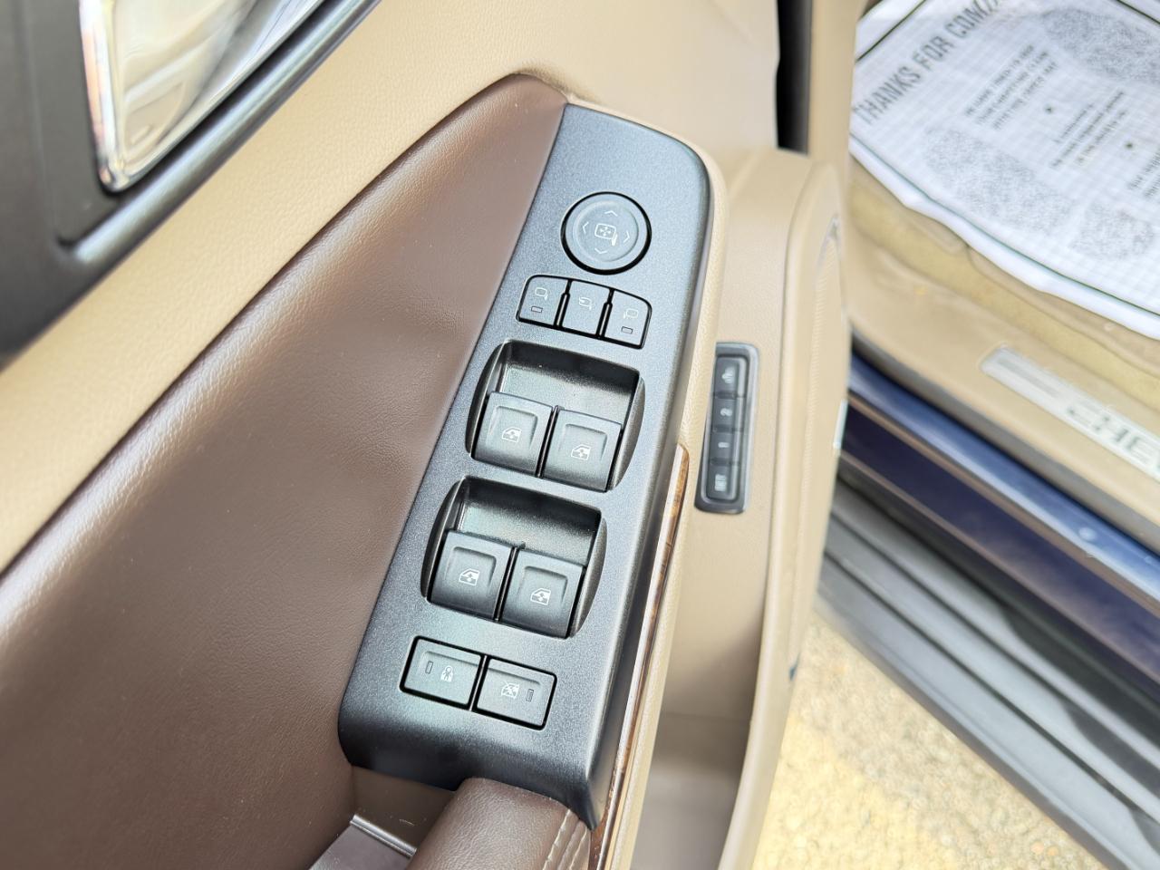 Chevrolet Suburban 4WD 4dr 1500 LT 2018