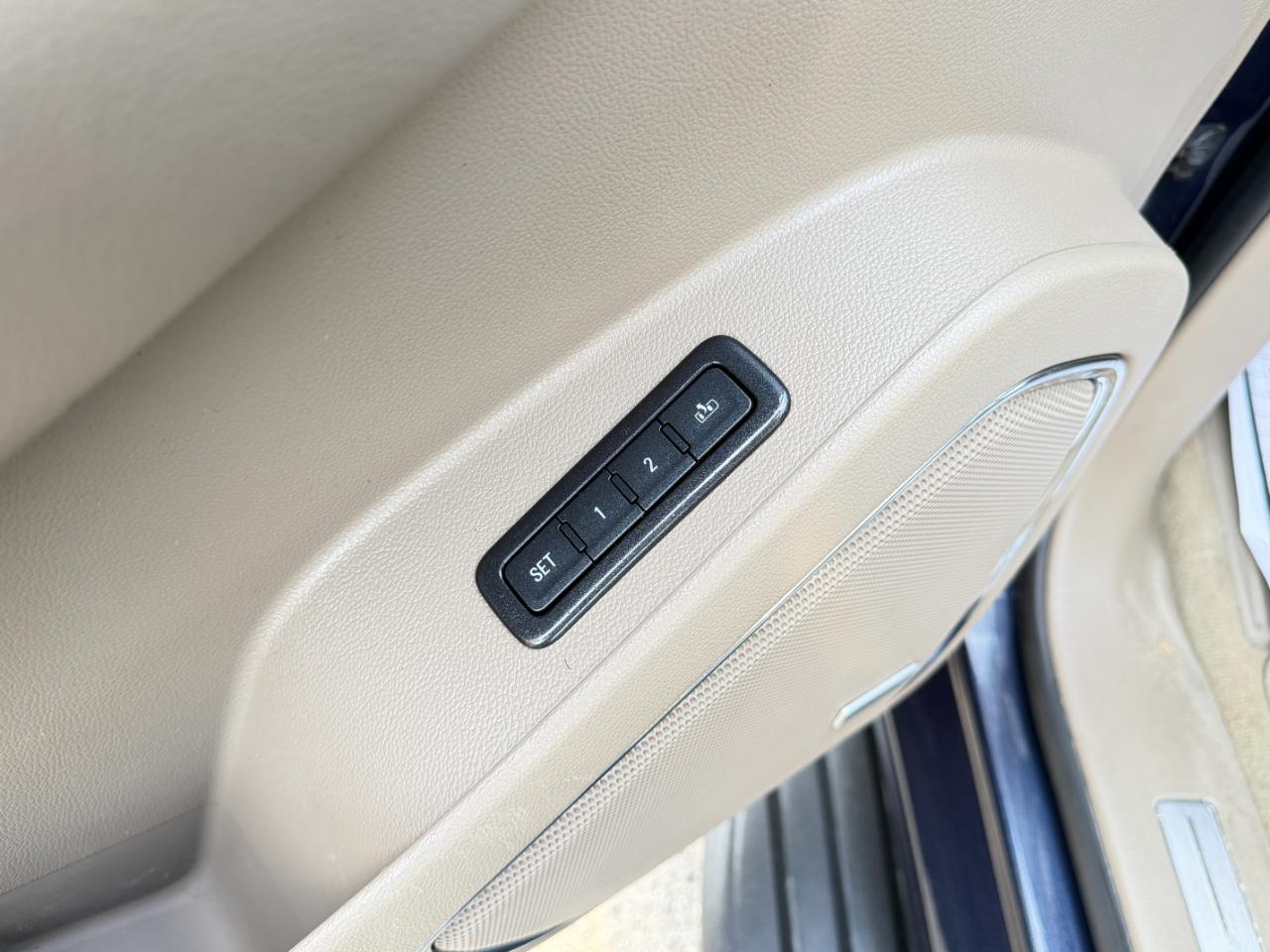 Chevrolet Suburban 4WD 4dr 1500 LT 2018