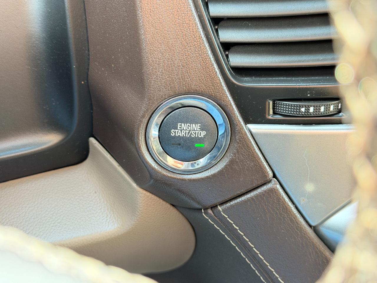 Chevrolet Suburban 4WD 4dr 1500 LT 2018