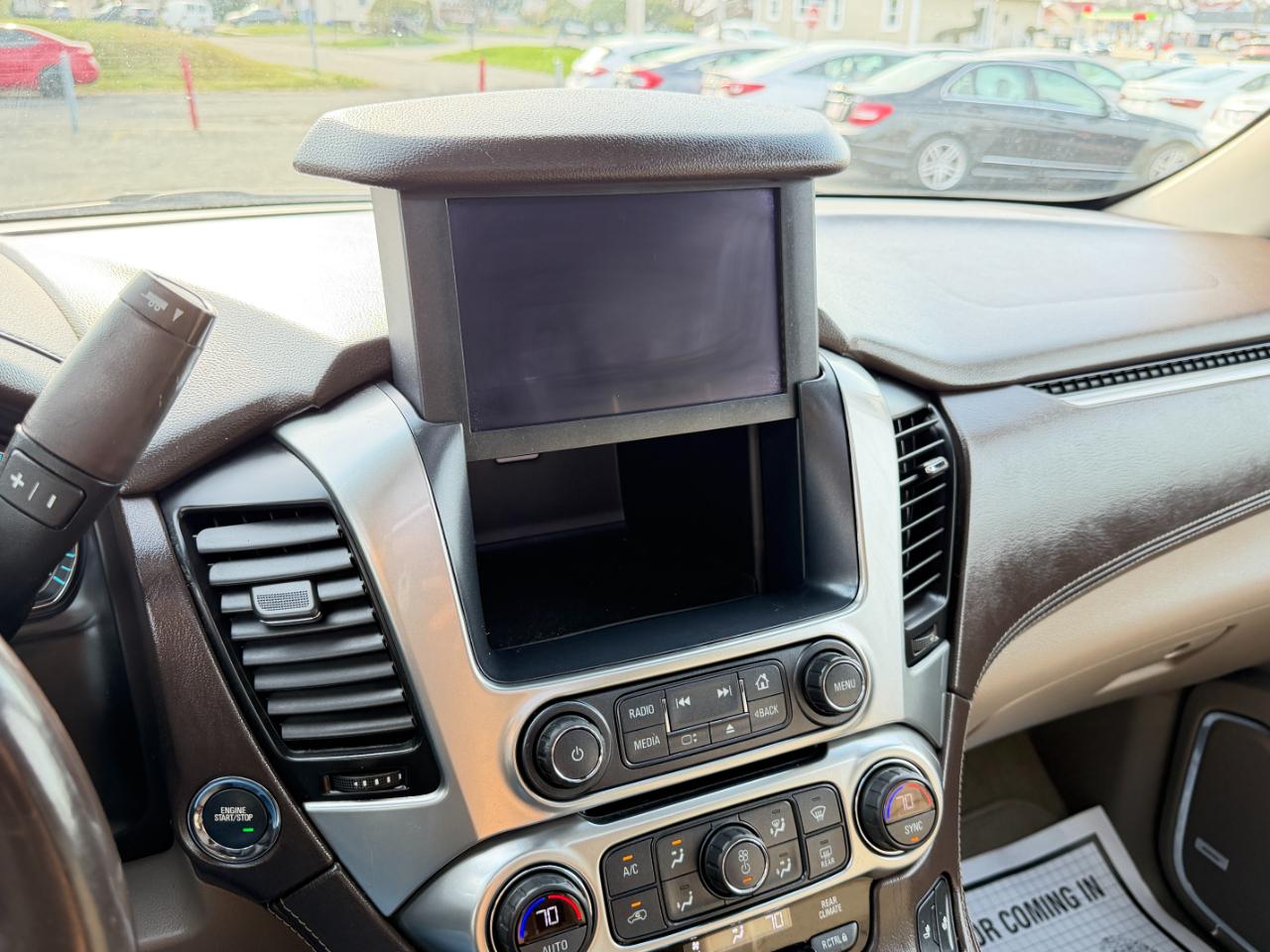 Chevrolet Suburban 4WD 4dr 1500 LT 2018