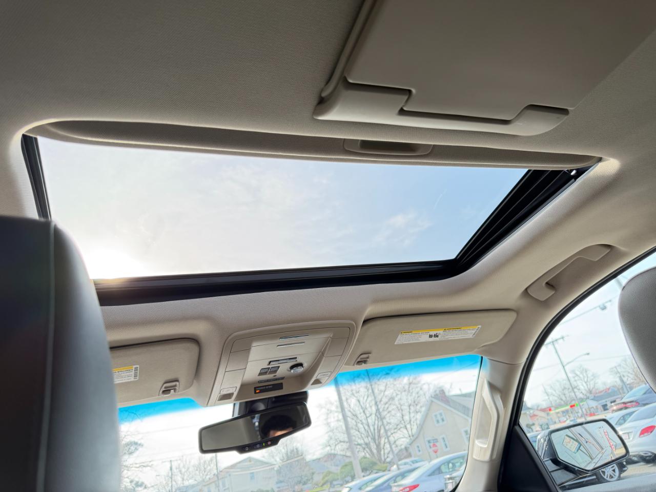 Chevrolet Suburban 4WD 4dr 1500 LT 2018