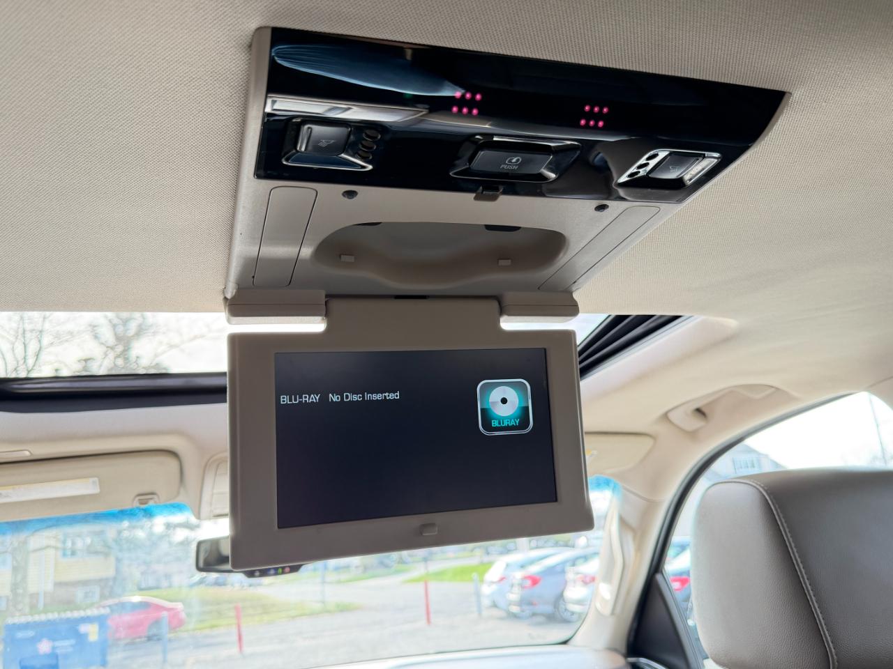 Chevrolet Suburban 4WD 4dr 1500 LT 2018