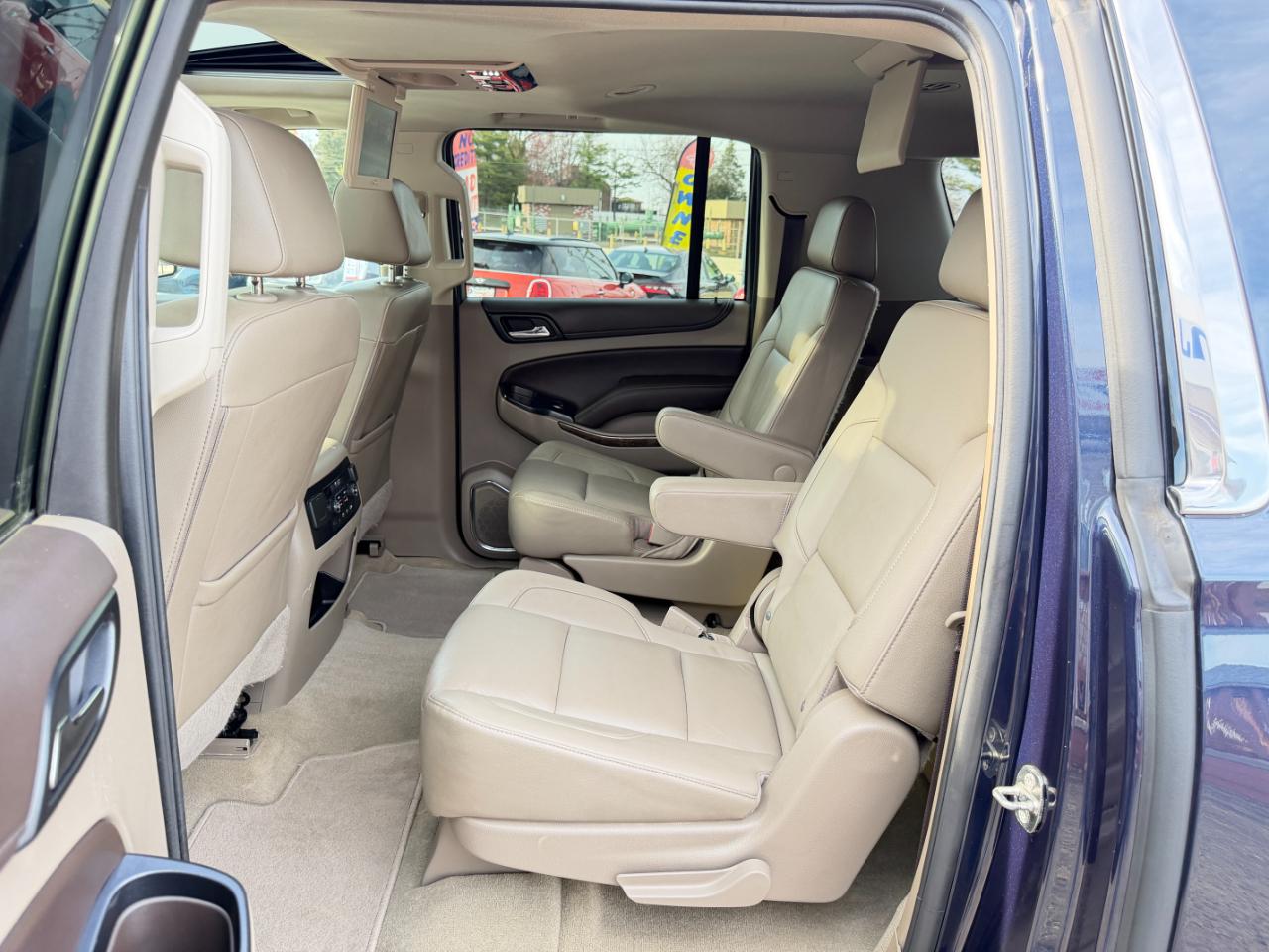 Chevrolet Suburban 4WD 4dr 1500 LT 2018