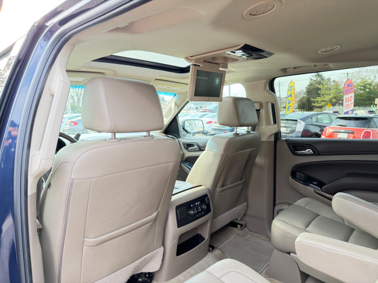 Chevrolet Suburban 4WD 4dr 1500 LT 2018