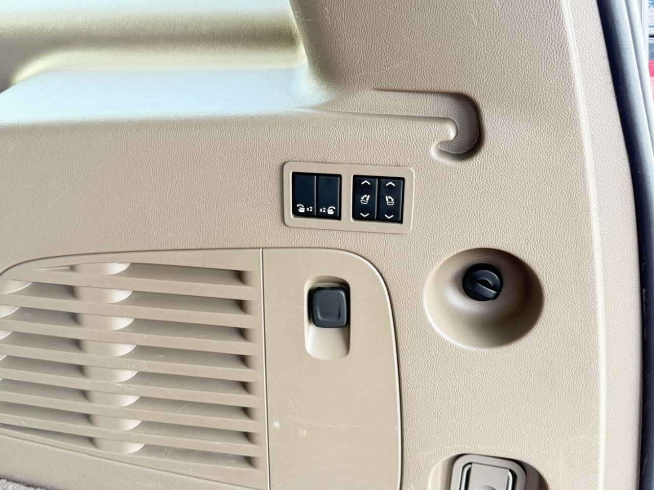 Chevrolet Suburban 4WD 4dr 1500 LT 2018