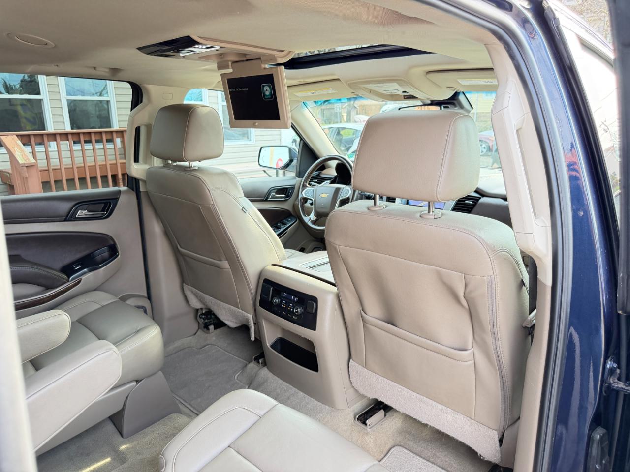 Chevrolet Suburban 4WD 4dr 1500 LT 2018