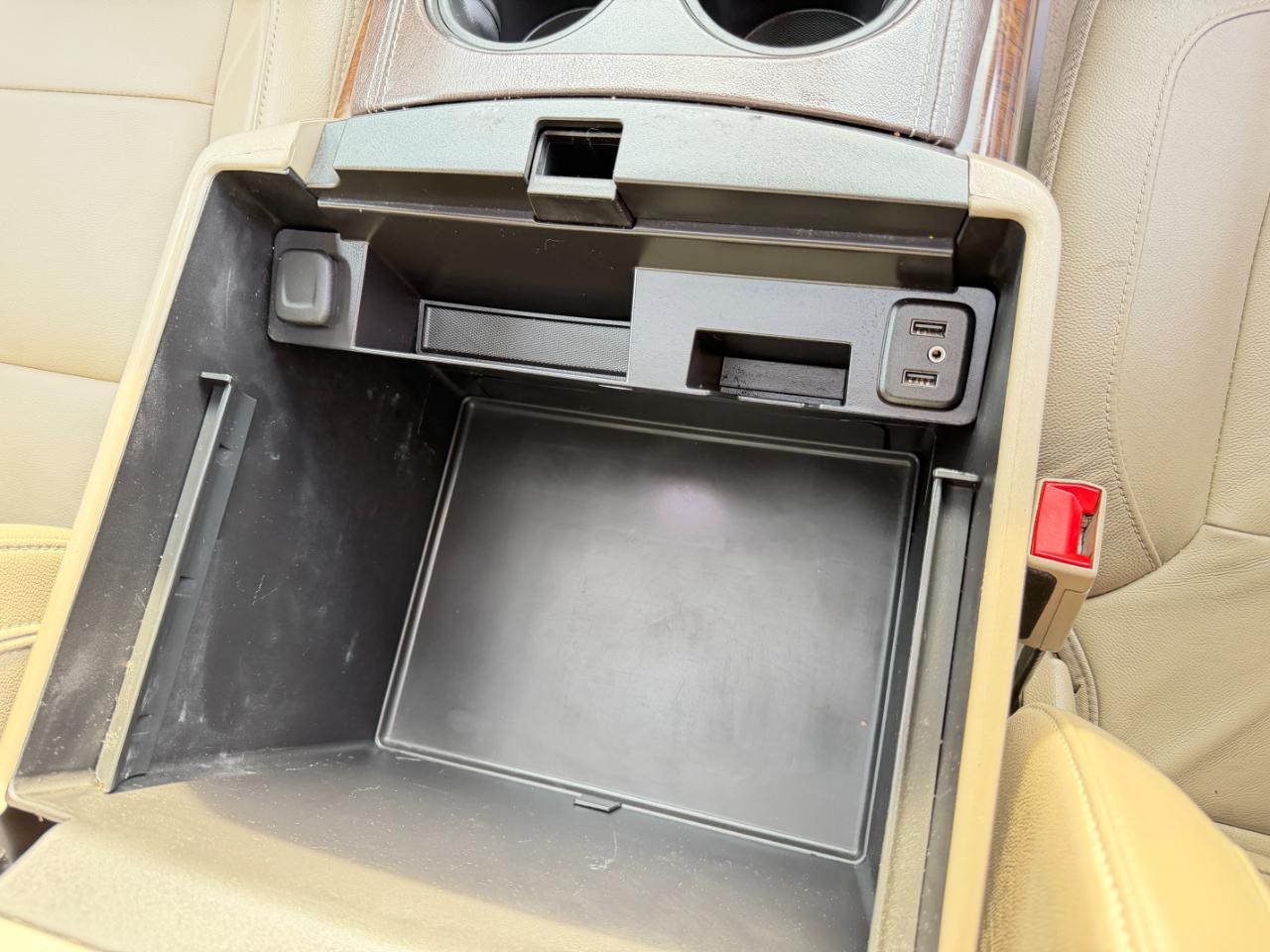 Chevrolet Suburban 4WD 4dr 1500 LT 2018