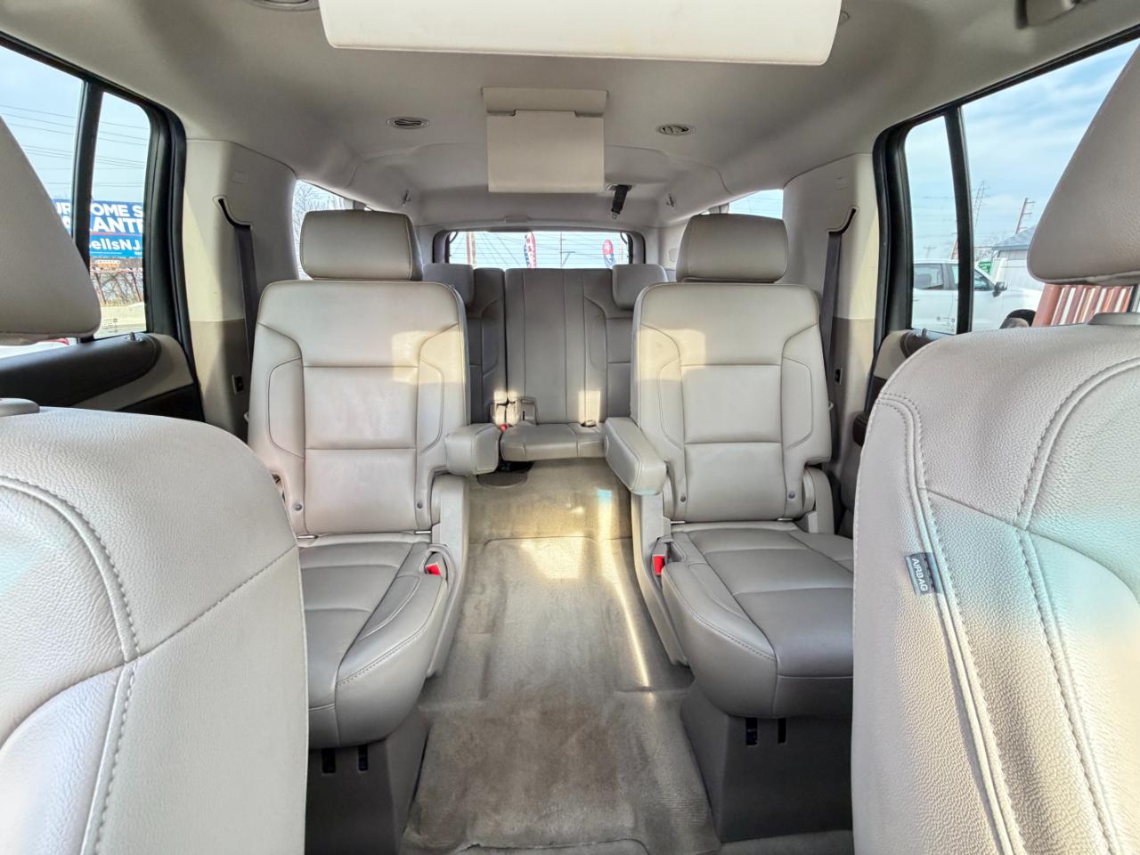 Chevrolet Suburban 4WD 4dr 1500 LT 2018