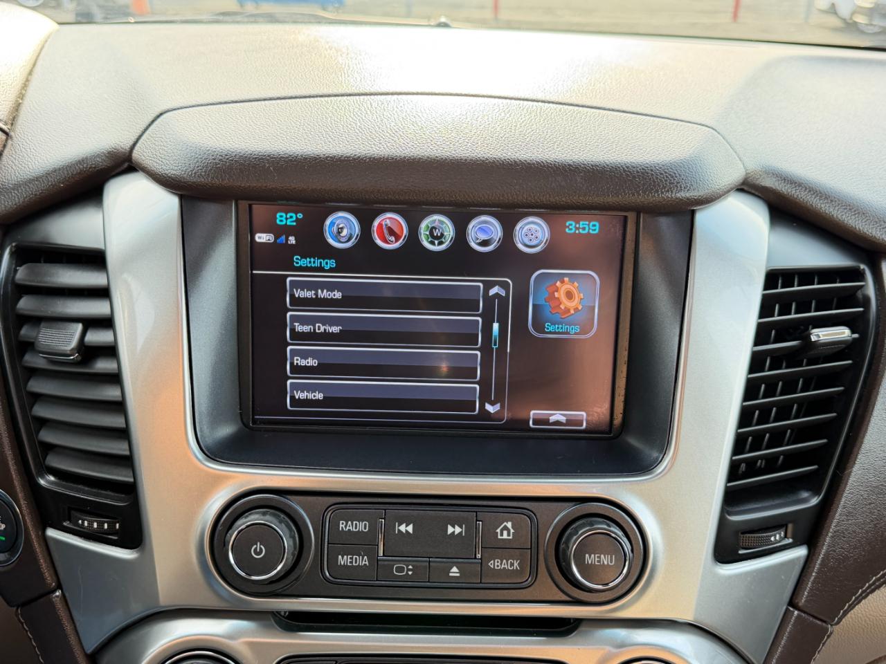 Chevrolet Suburban 4WD 4dr 1500 LT 2018