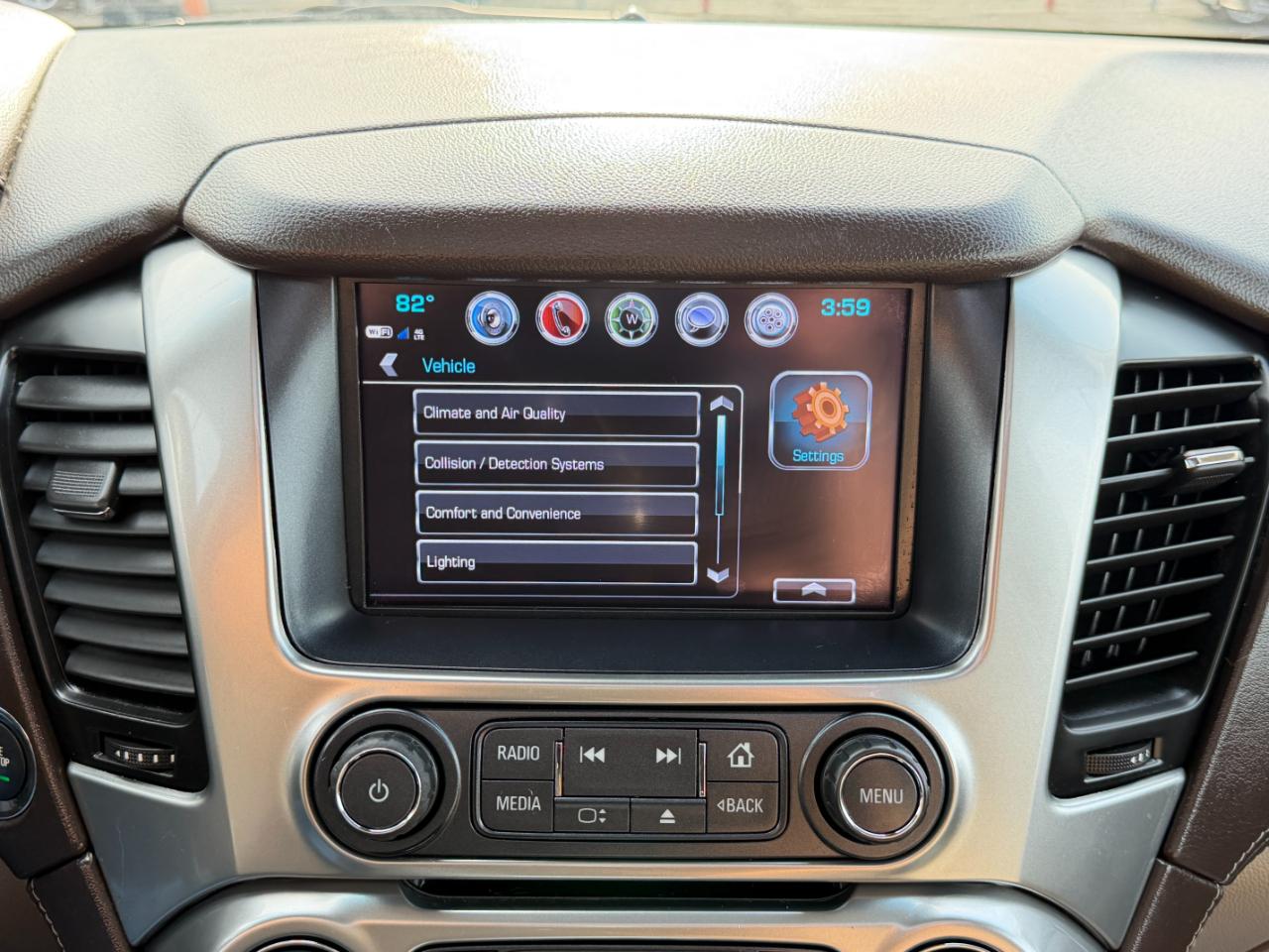 Chevrolet Suburban 4WD 4dr 1500 LT 2018