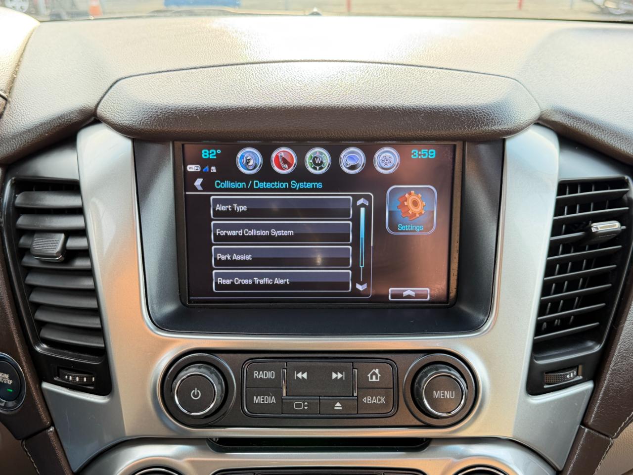 Chevrolet Suburban 4WD 4dr 1500 LT 2018