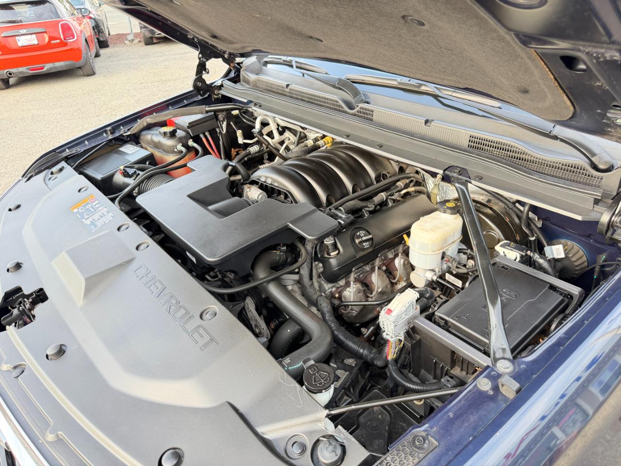 Chevrolet Suburban 4WD 4dr 1500 LT 2018