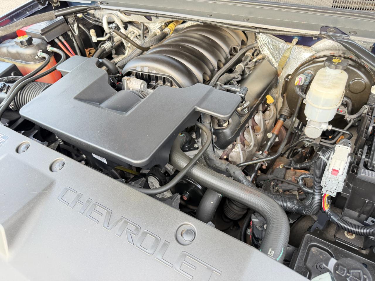 Chevrolet Suburban 4WD 4dr 1500 LT 2018