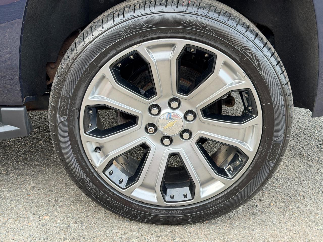 Chevrolet Suburban 4WD 4dr 1500 LT 2018