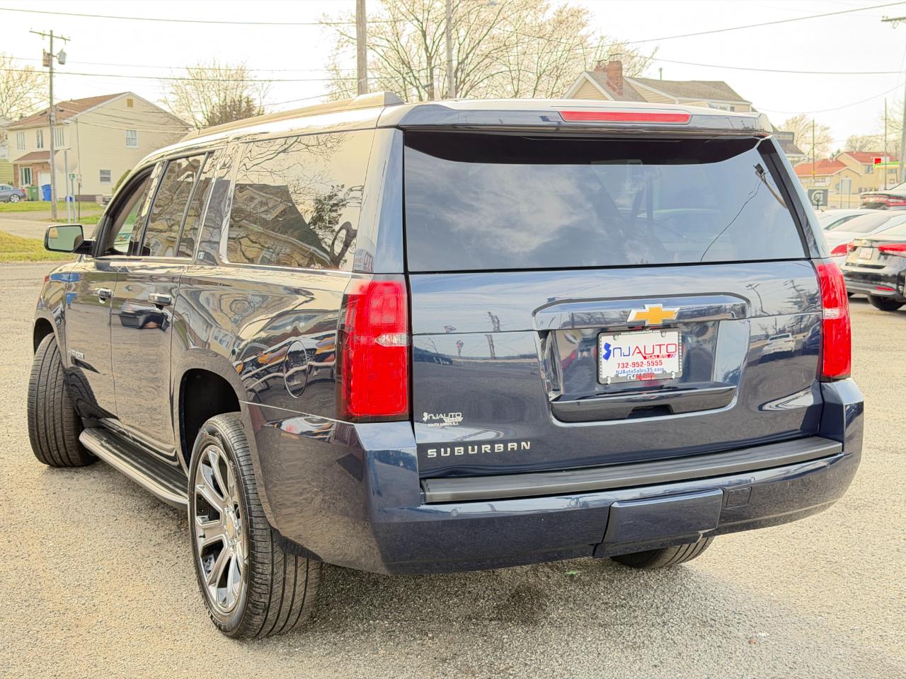 Chevrolet Suburban 4WD 4dr 1500 LT 2018
