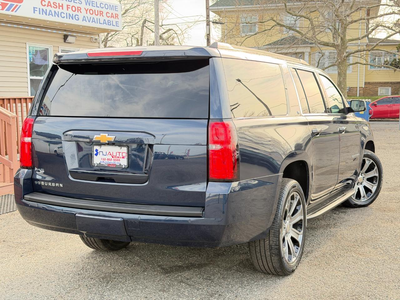 Chevrolet Suburban 4WD 4dr 1500 LT 2018