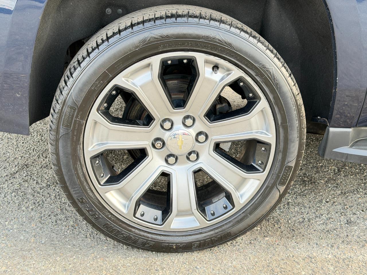 Chevrolet Suburban 4WD 4dr 1500 LT 2018