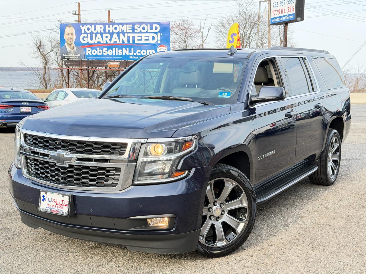 Chevrolet Suburban 4WD 4dr 1500 LT 2018