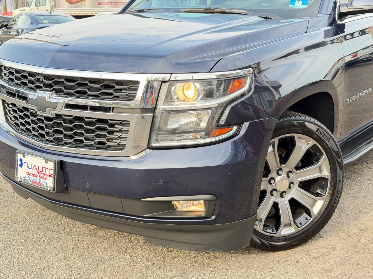 Chevrolet Suburban 4WD 4dr 1500 LT 2018