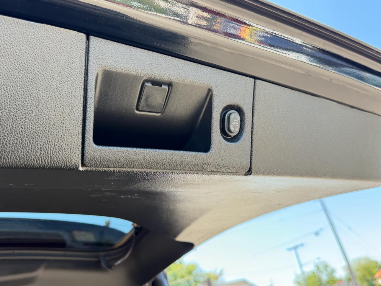 Cadillac Escalade 4WD 4dr Luxury 2018