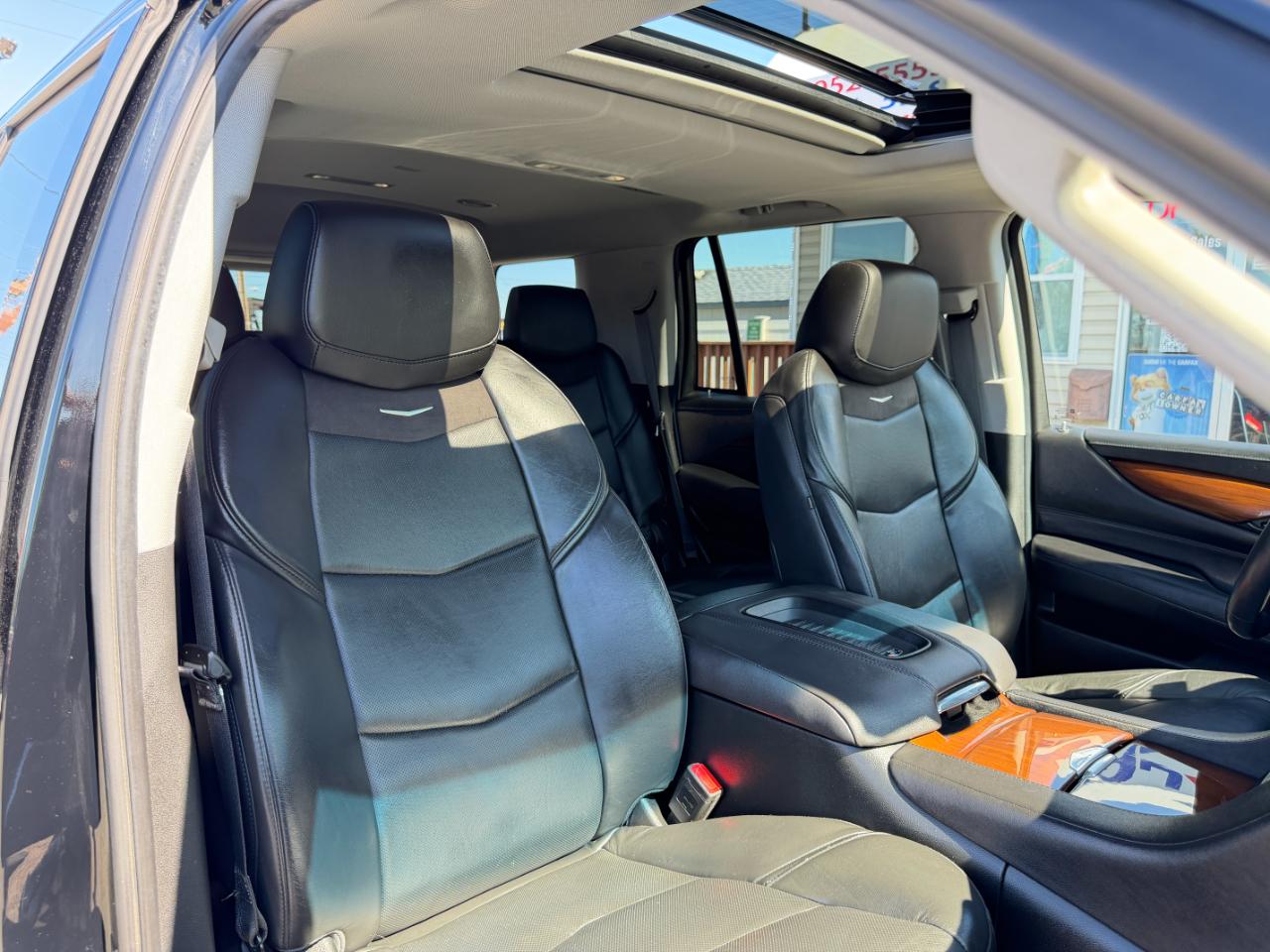 Cadillac Escalade 4WD 4dr Luxury 2018