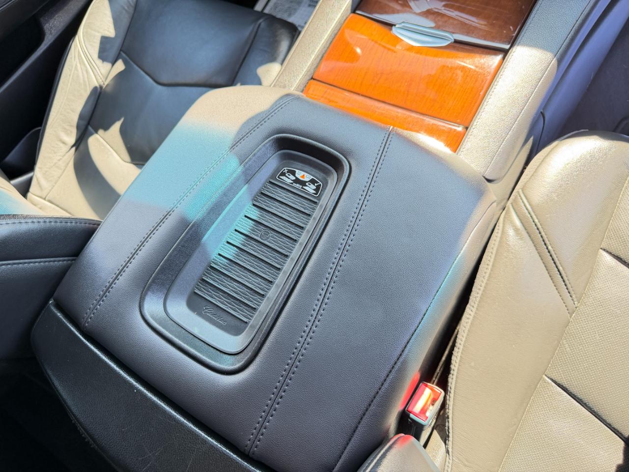 Cadillac Escalade 4WD 4dr Luxury 2018