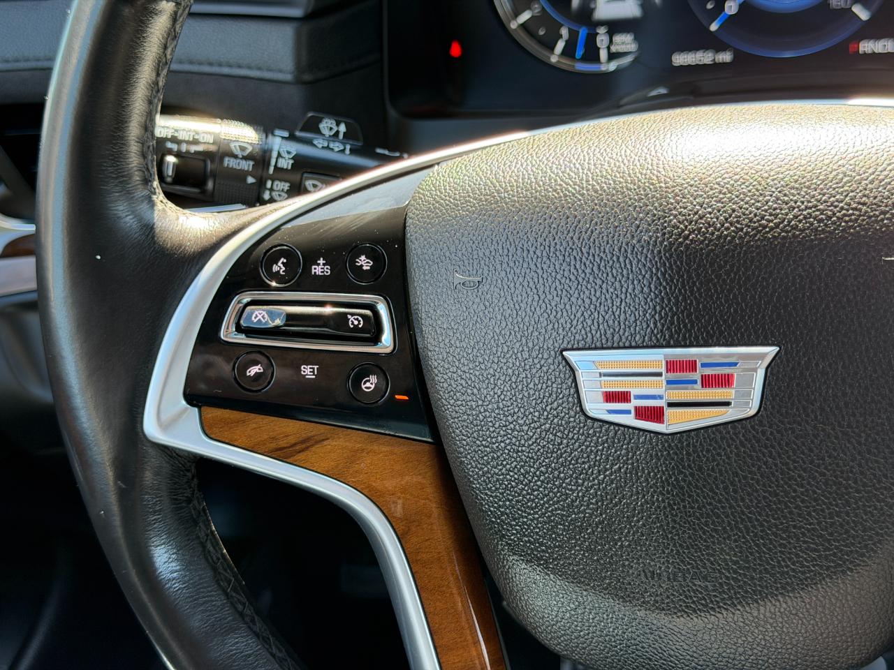 Cadillac Escalade 4WD 4dr Luxury 2018