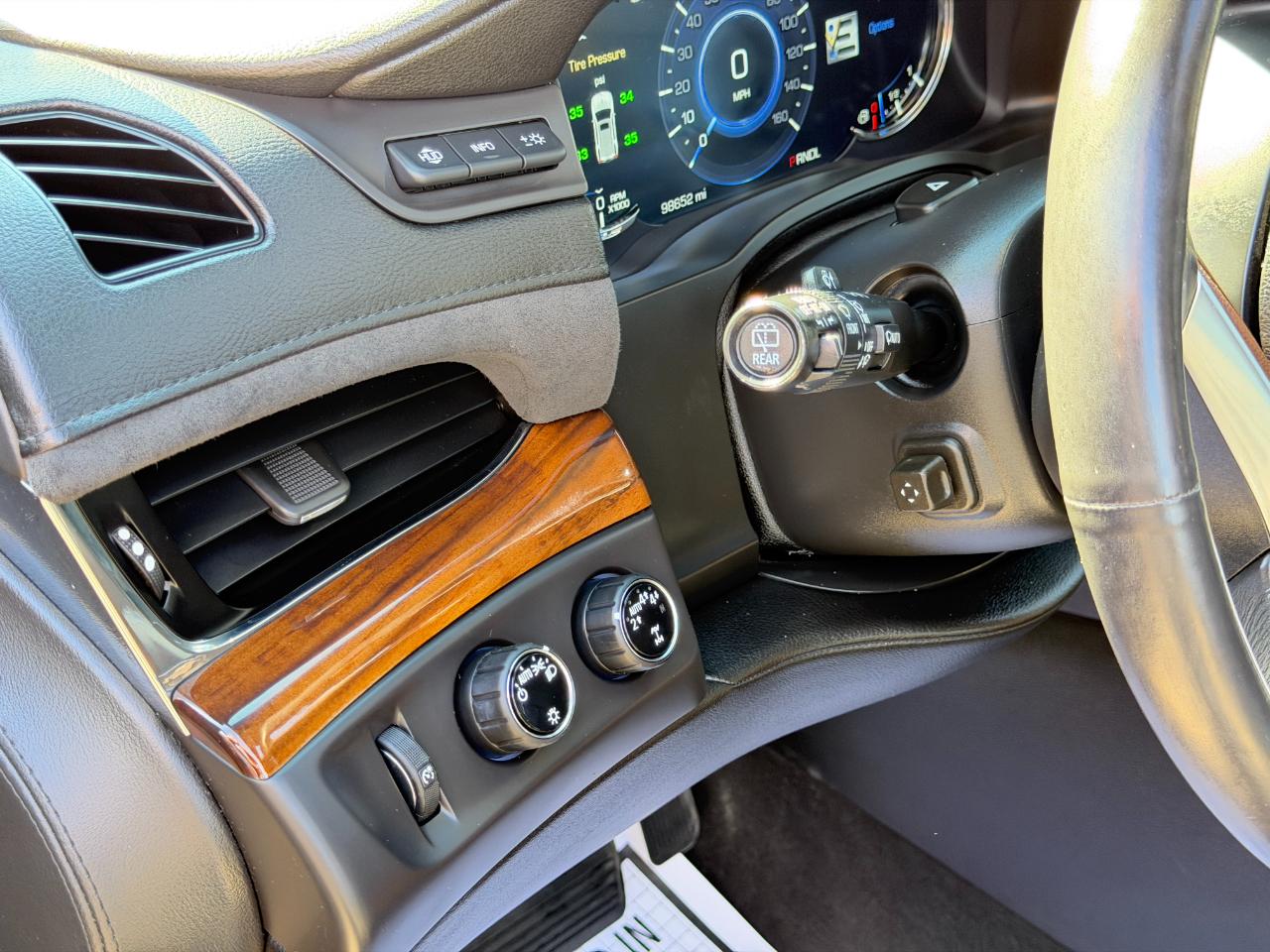 Cadillac Escalade 4WD 4dr Luxury 2018