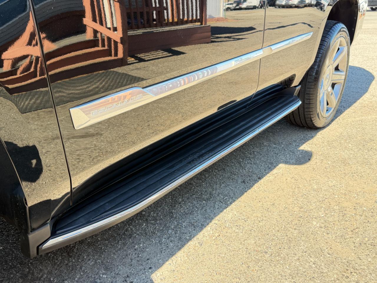 Cadillac Escalade 4WD 4dr Luxury 2018