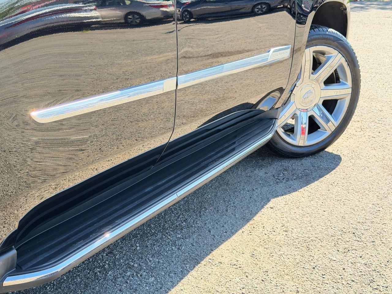Cadillac Escalade 4WD 4dr Luxury 2018