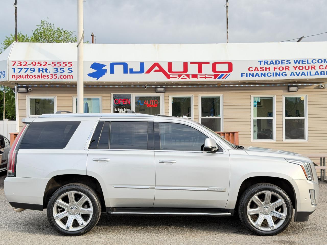 Cadillac Escalade 4WD 4dr Luxury 2017