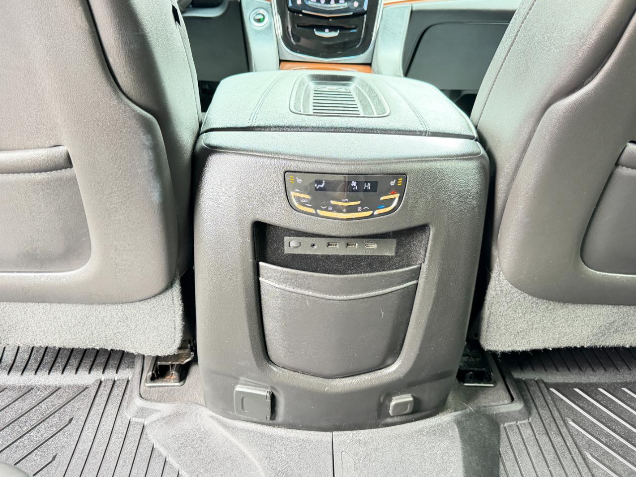 Cadillac Escalade 4WD 4dr Luxury 2017