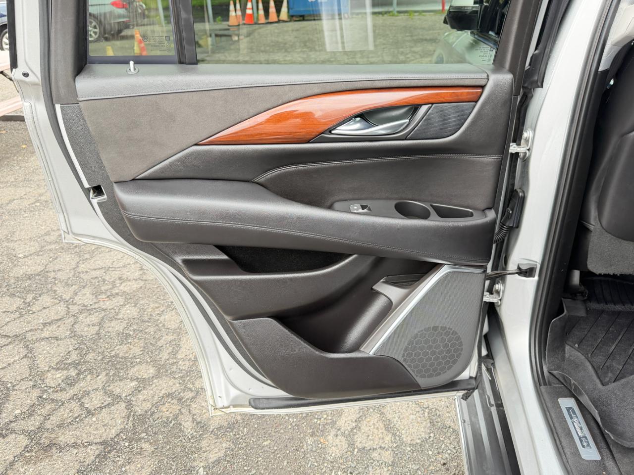 Cadillac Escalade 4WD 4dr Luxury 2017