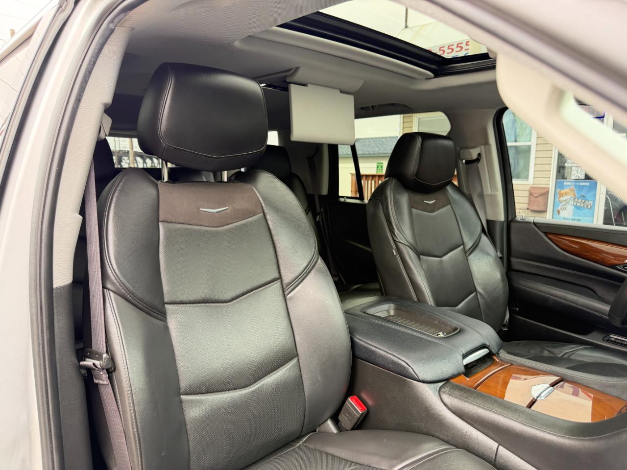 Cadillac Escalade 4WD 4dr Luxury 2017