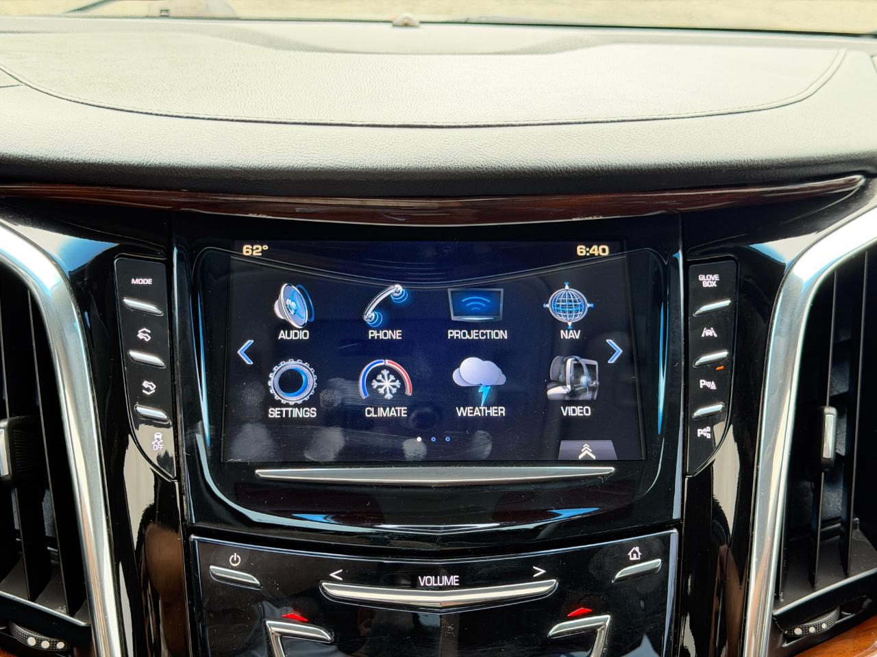 Cadillac Escalade 4WD 4dr Luxury 2017