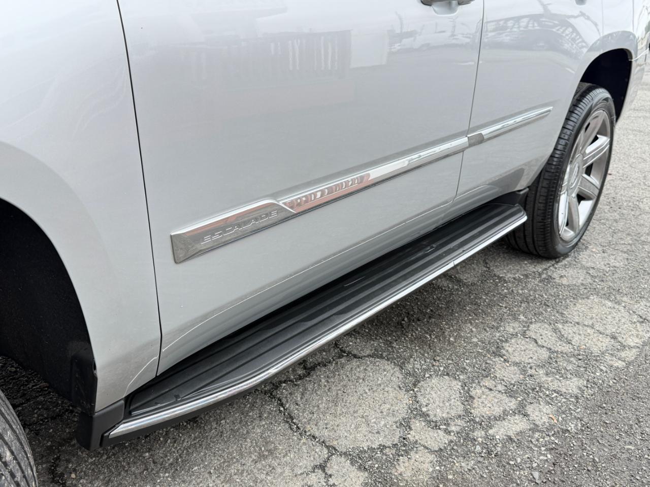 Cadillac Escalade 4WD 4dr Luxury 2017