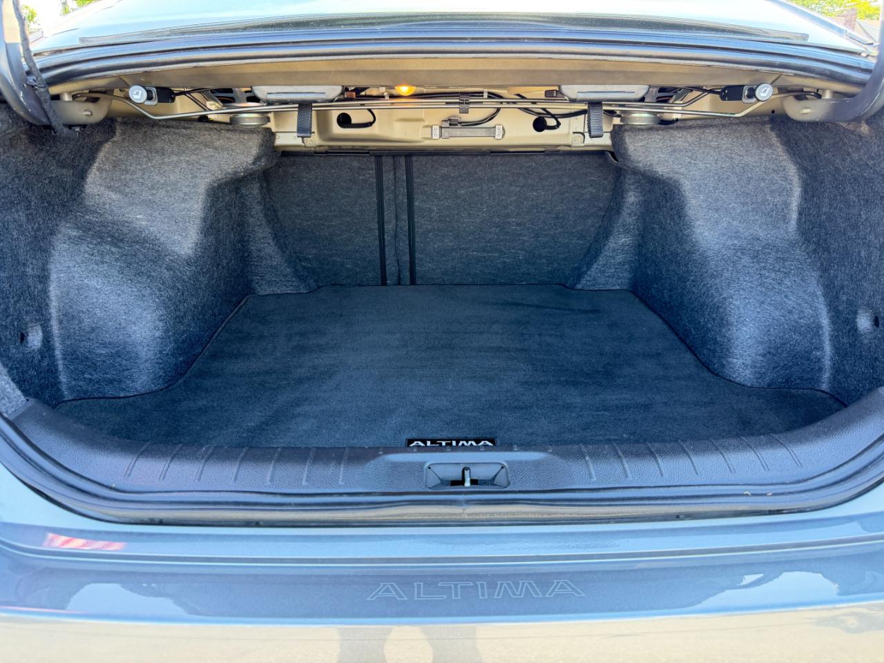 Nissan Altima 2.5 SV Sedan 2024