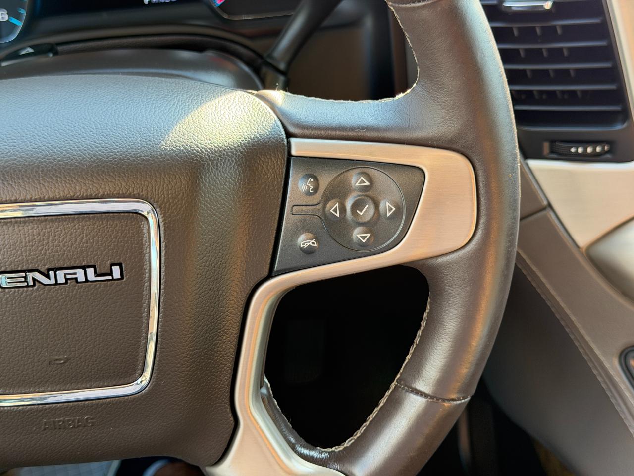 GMC Yukon 4WD 4dr Denali 2017