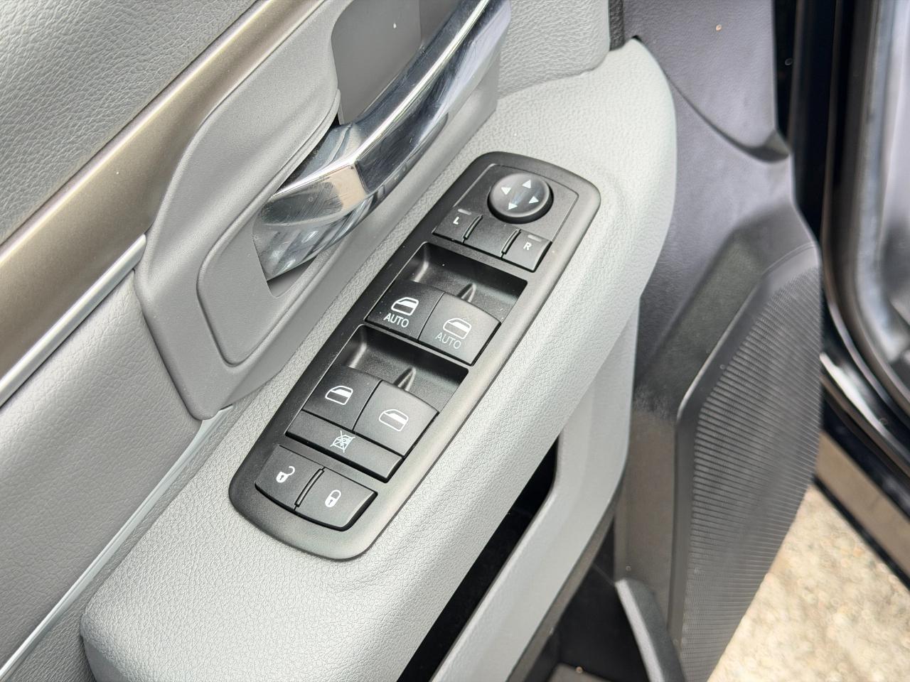 RAM 1500 4WD Quad Cab 140.5" Big Horn 2014