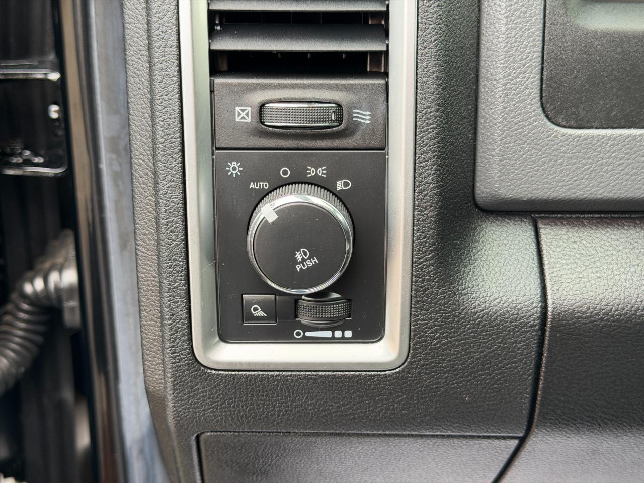 RAM 1500 4WD Quad Cab 140.5" Big Horn 2014