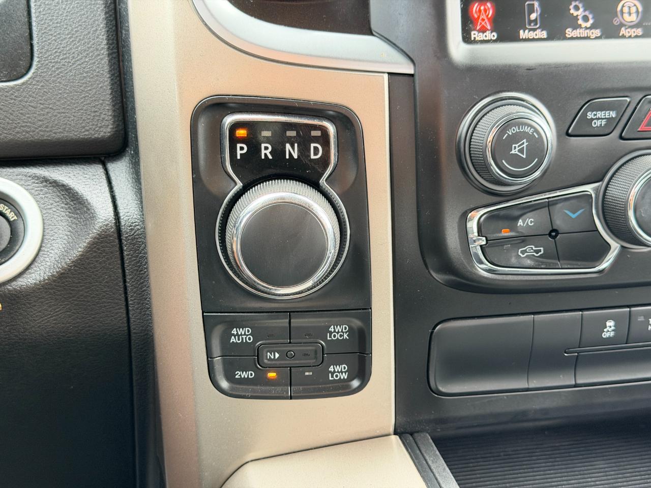 RAM 1500 4WD Quad Cab 140.5" Big Horn 2014