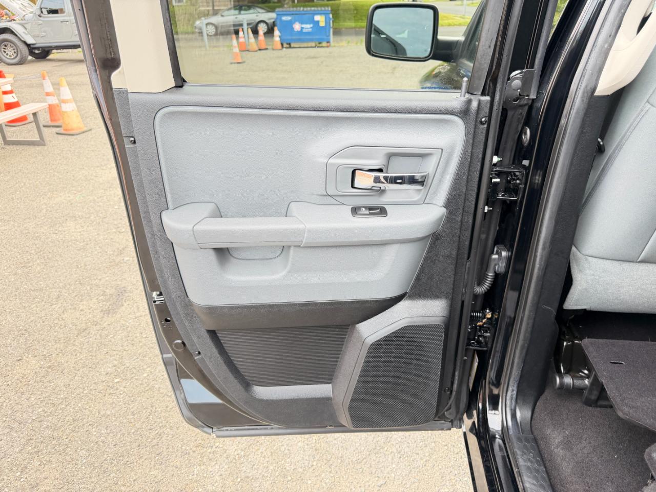 RAM 1500 4WD Quad Cab 140.5" Big Horn 2014