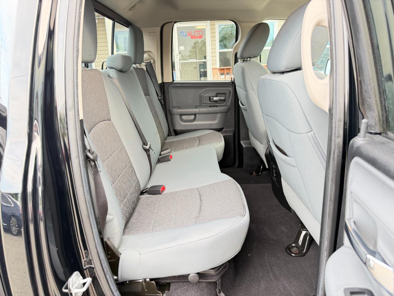 RAM 1500 4WD Quad Cab 140.5" Big Horn 2014