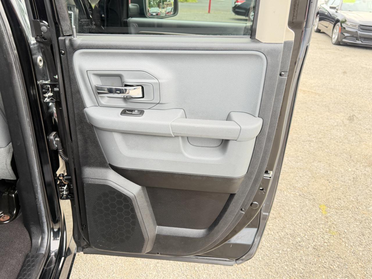 RAM 1500 4WD Quad Cab 140.5" Big Horn 2014