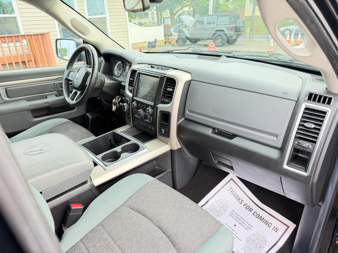 RAM 1500 4WD Quad Cab 140.5" Big Horn 2014