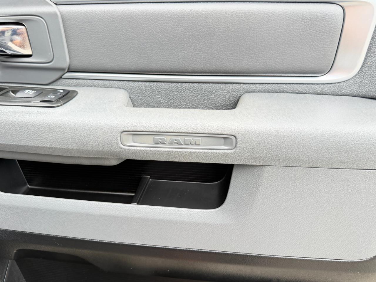 RAM 1500 4WD Quad Cab 140.5" Big Horn 2014