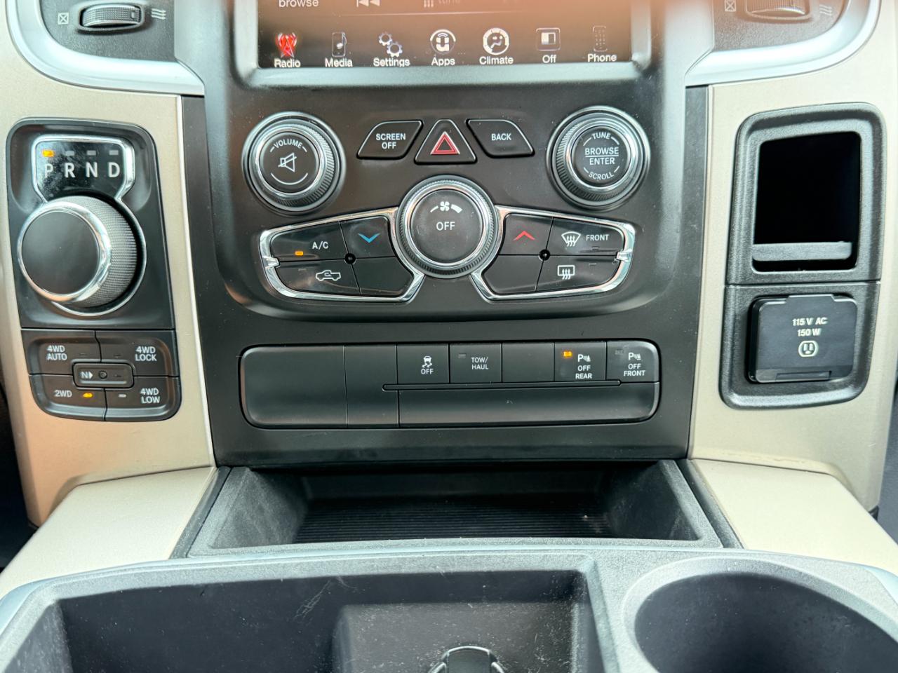 RAM 1500 4WD Quad Cab 140.5" Big Horn 2014