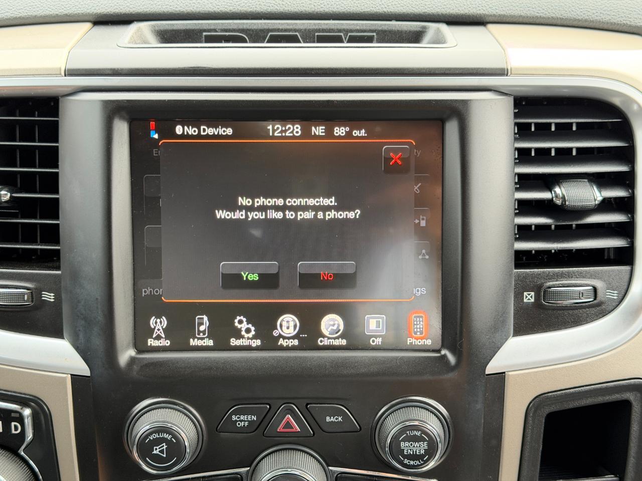 RAM 1500 4WD Quad Cab 140.5" Big Horn 2014