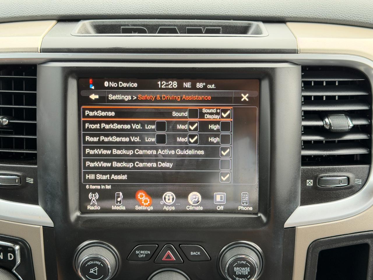 RAM 1500 4WD Quad Cab 140.5" Big Horn 2014
