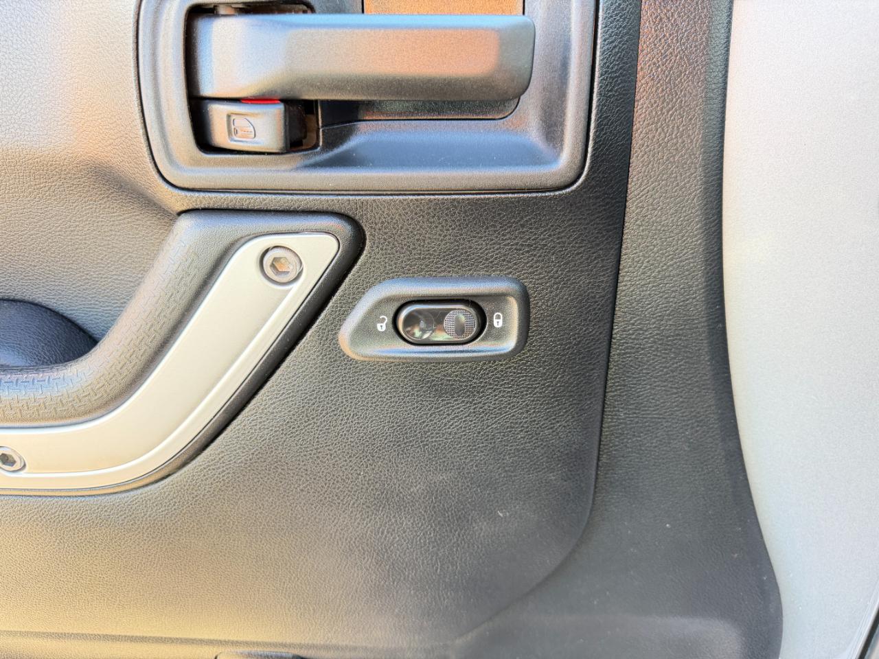Jeep Wrangler Unlimited 4WD 4dr Sahara 2015